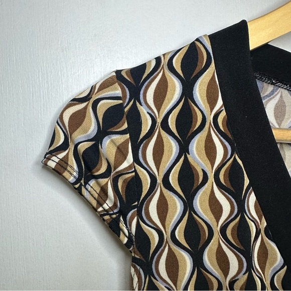 I.N. San Francisco Y2K Tie Back Top. Size: Small. Black Geometric print. - Picture 2 of 7